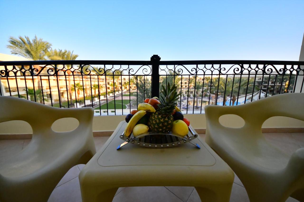 Xperience Kiroseiz Aquapark Premier-Naama Bay Hotel Sharm-el-Sheikh Buitenkant foto A balcony at a hotel